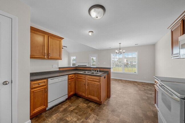 Building Photo - 3 Bedroom Home For Rent Near St. B Area!