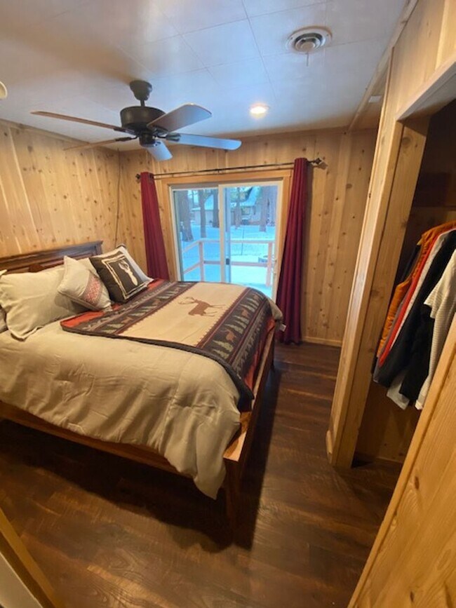 Building Photo - Lovely 3BD furnished home avail. for a Sea...