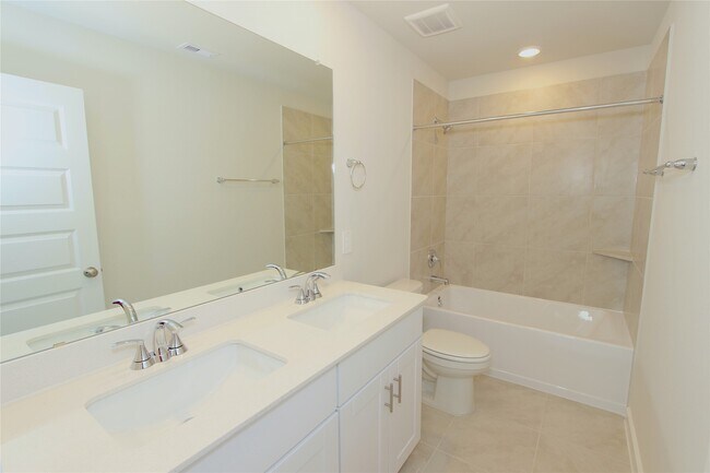 Building Photo - 5518 Handlewood Ln