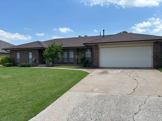 Primary Photo - Large Home in NW. OKC, . Putnam City Schools