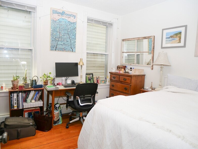 Building Photo - 237 W 3rd St