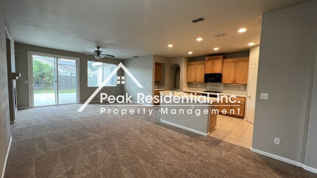 Building Photo - Spacious Elk Grove 3bd/2ba Home with 2 Car...