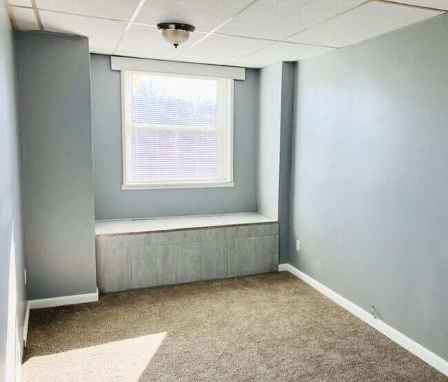 Building Photo - 292 Mill St