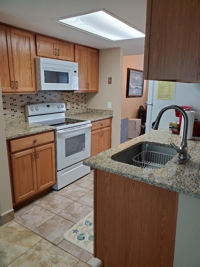 Building Photo - 412 Beach Park Ln