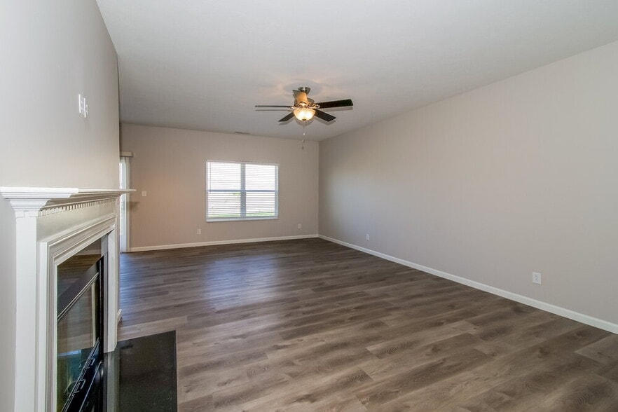 Building Photo - 577 Pebble Drive