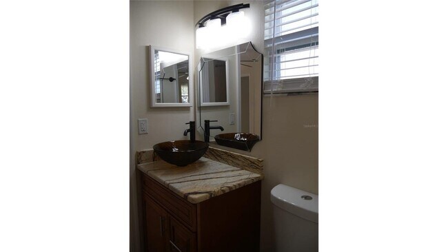 Building Photo - 3026 Vinson Ave