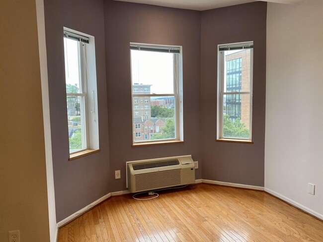 Building Photo - 1415 Chapin St NW