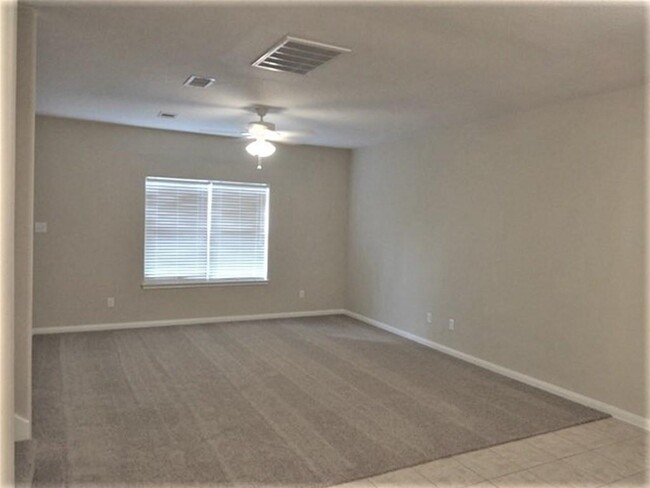 Building Photo - 914 Paradise Rd