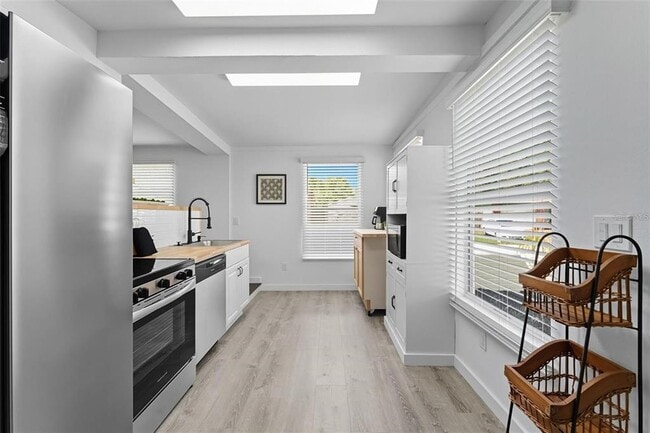 Building Photo - 6470 64th Ave N