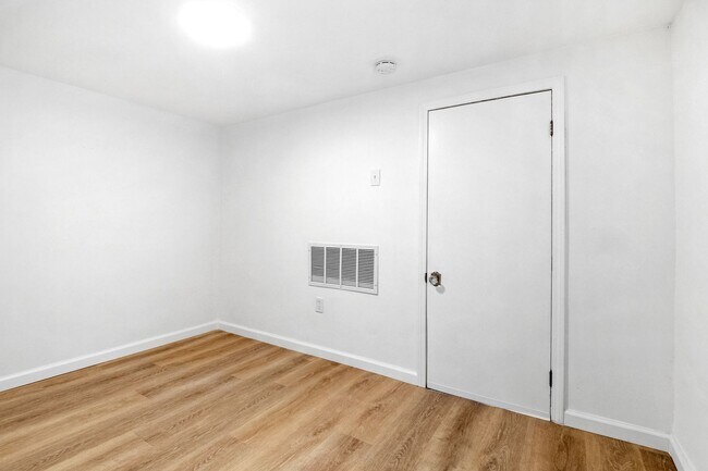 Building Photo - $1795 - Single Family Home with Private Two-Level Living Spaces, Driveway Parking & Modern Updates