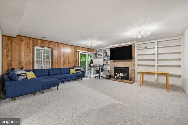 Building Photo - 7401 Crestberry Ln
