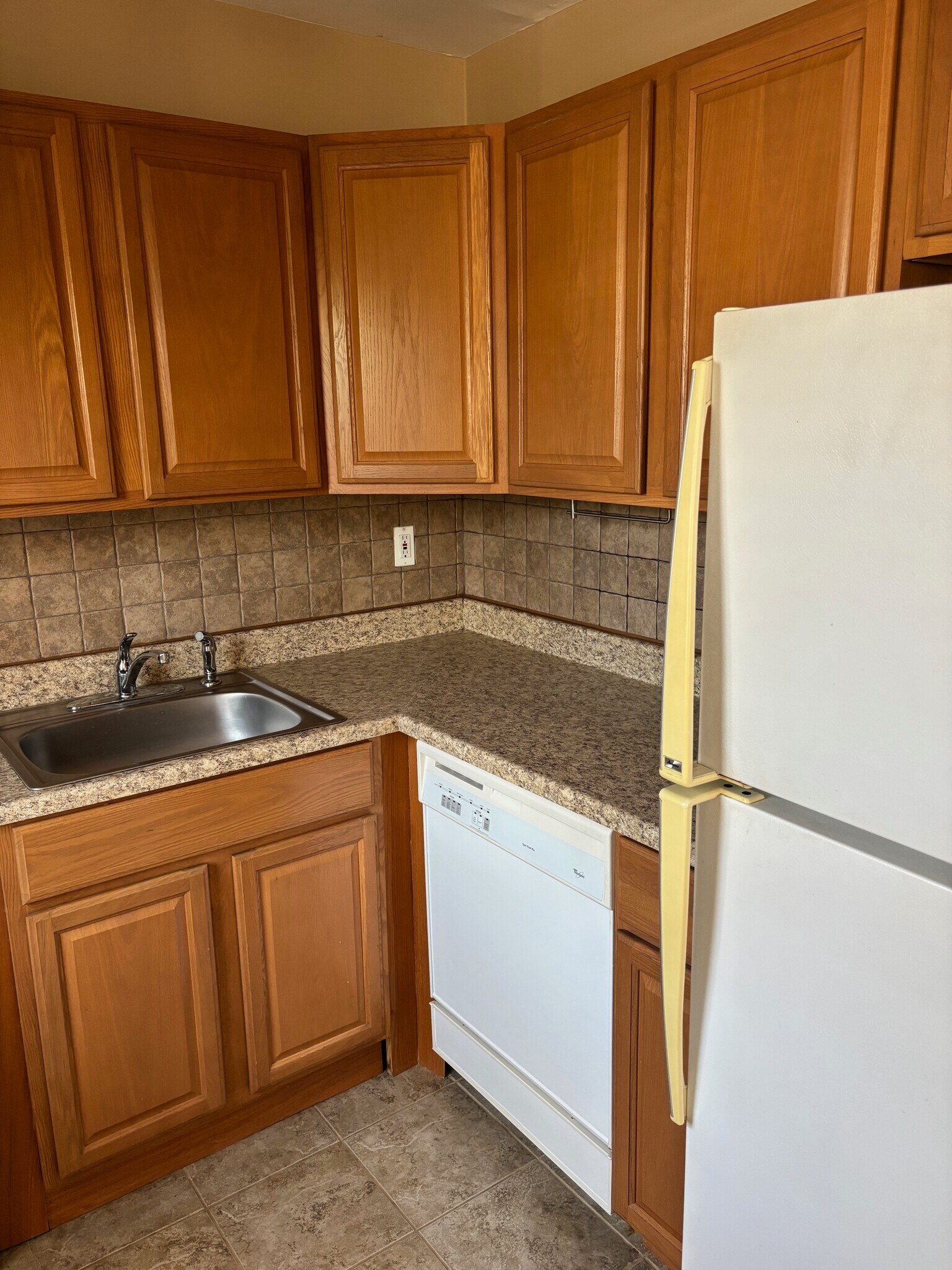 Kitchen - 422 Ringwood Ave