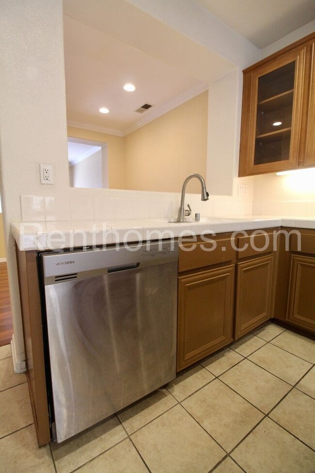 Building Photo - Torrey Highlands, 13330 Via Bellarado #2, ...