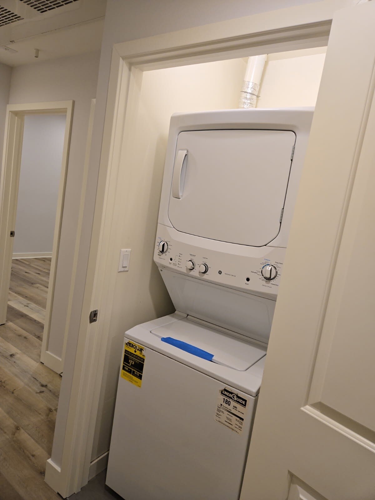 Building Photo - 1541 S Orange Grove Ave