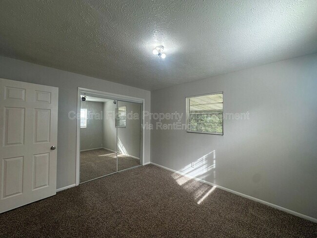 Building Photo - 213 Montana Ave