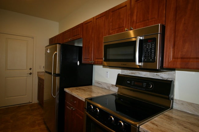 Building Photo - 91-1001 Keaunui Dr