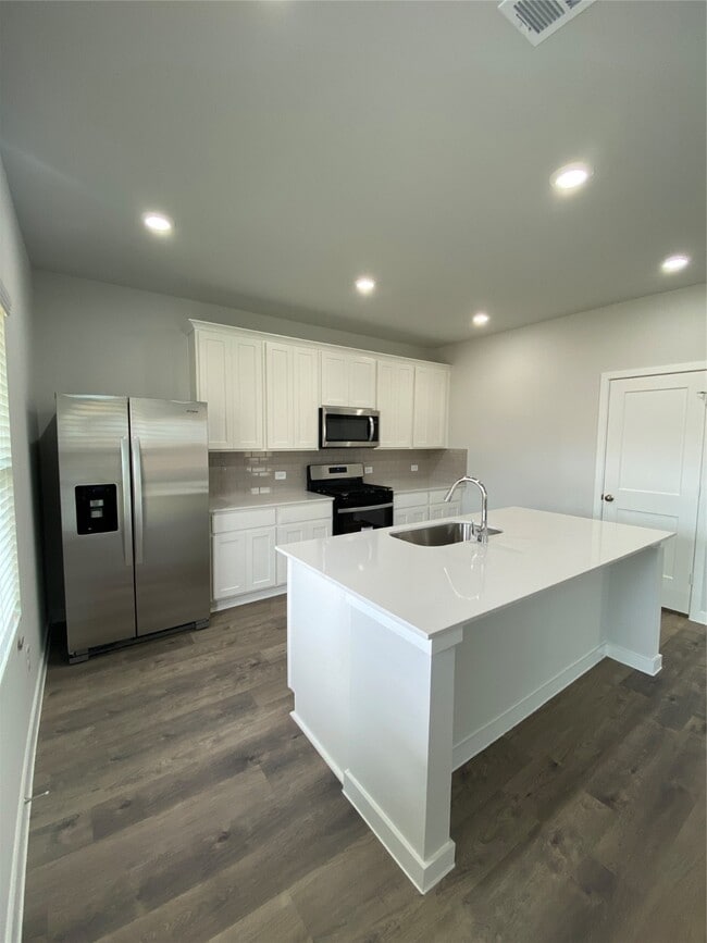 Building Photo - 122 Alset Dr