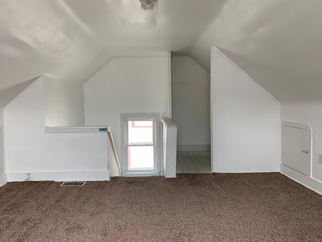 Building Photo - 720 Roselawn Ave