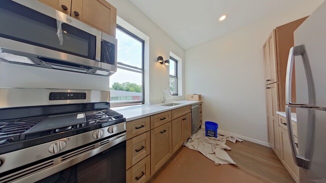 Interior Photo - 2612 Halsted