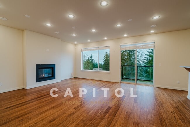 Building Photo - 3166 Vista Verde Ln SW