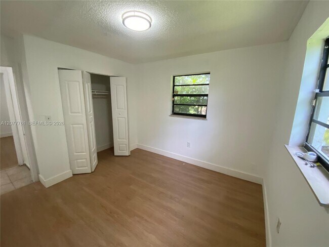 Building Photo - 1415 NE 118th Terrace