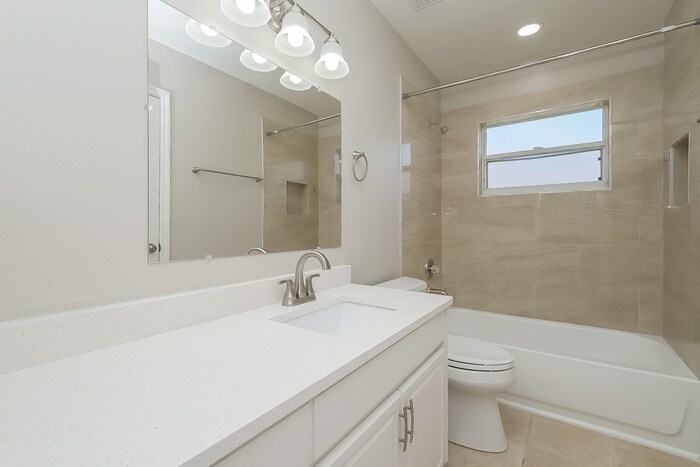 Building Photo - 2614 Vinedale Ave