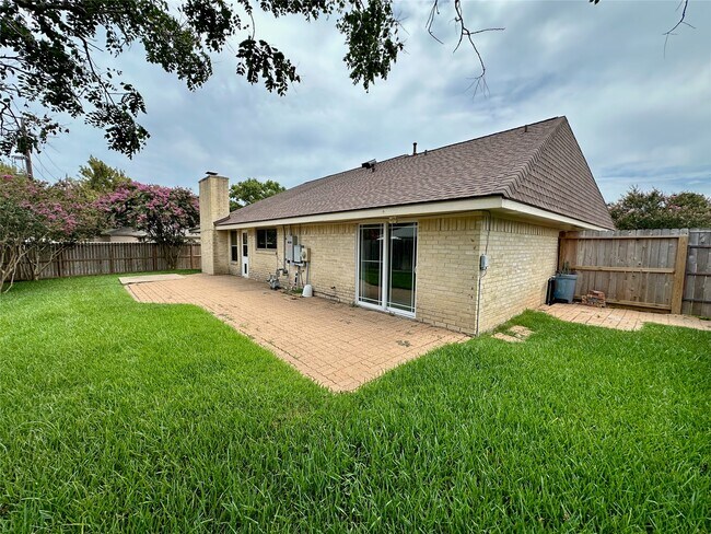Building Photo - 2931 Pasture Ln