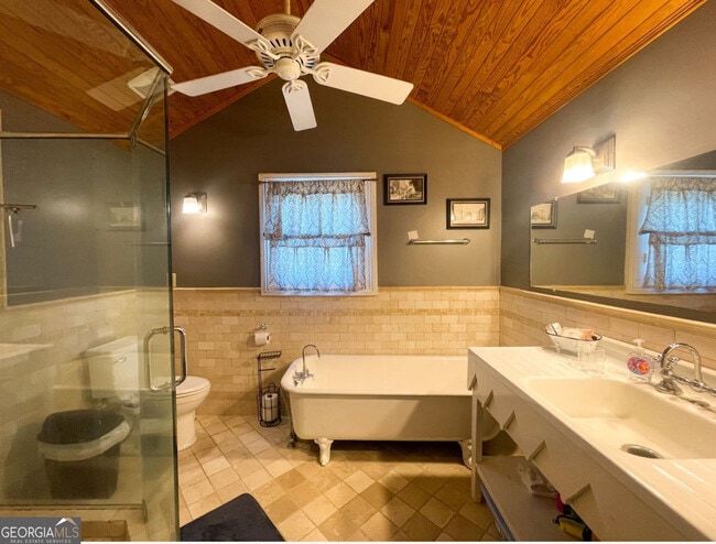 Building Photo - 305 Orange St