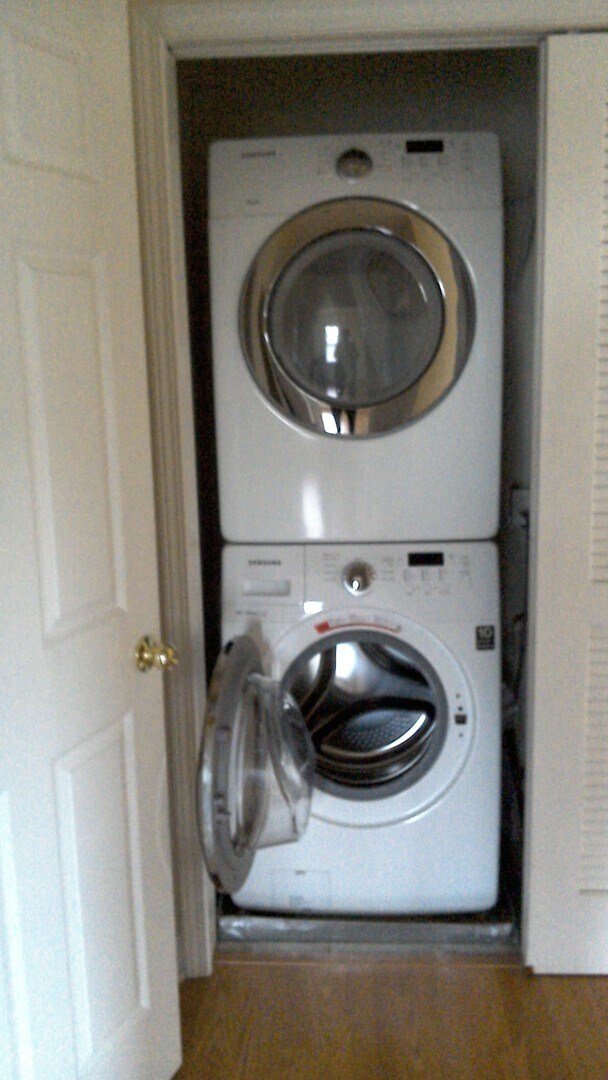 Building Photo - SPECIAL!  2 Bedroom/2 bath Condo - 1/2 half rent second month