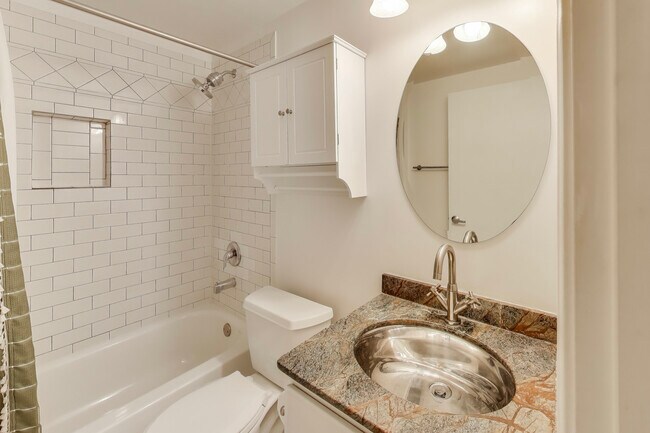 Building Photo - 5 E 14th Pl