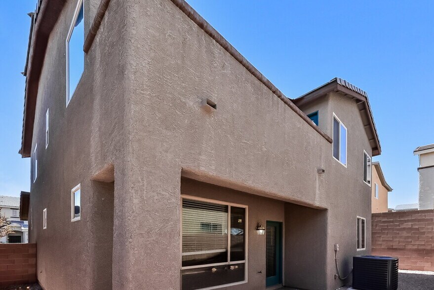 Building Photo - 10440 Yew Blossom Ave