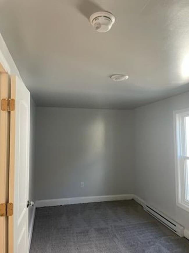 Building Photo - Charming & Updated 3-Bedroom Duplex with Modern Finishes in Hagerstown – Move-In Ready!