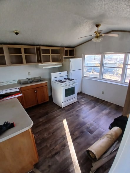 Building Photo - 905 W 37th Ave