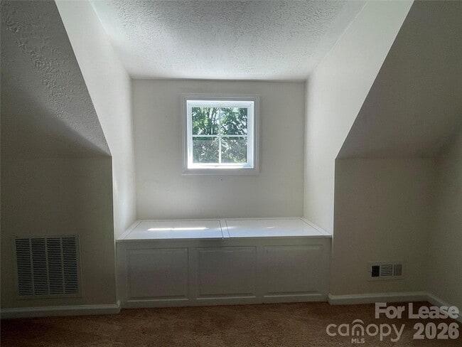 Building Photo - 23 44th Ave Pl NE