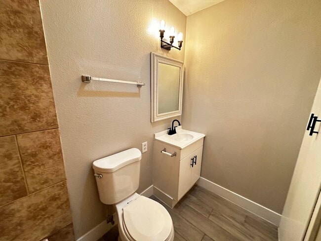 Building Photo - Cute 3-Bedroom Home with Move-in Special of $1775 off yout third month rent.