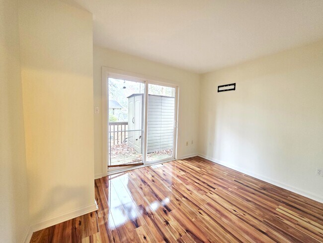 Building Photo - 13 Sailors Way