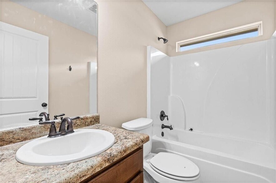 Building Photo - 926 Tudor Ln