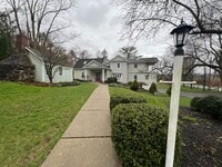 Building Photo - Gorgeous 3 bed, 2 bath home | Lawn Care Included