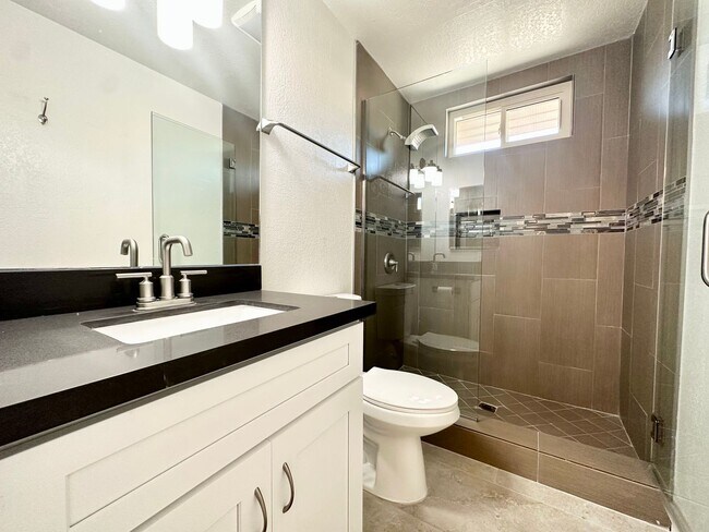 Building Photo - COMING SOON! 1 Bedroom 1 Bathroom Apartment in Palm Springs w/ Community Pool !