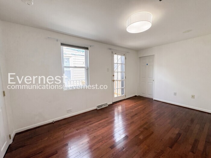 Building Photo - 1631 S Charles St