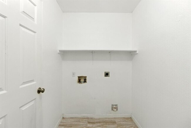Building Photo - 2402 Glen Field Dr