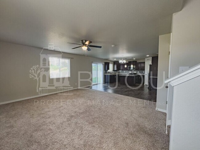 Building Photo - 7458 Primavera Ln