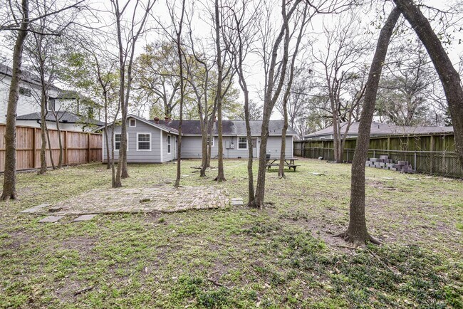 Building Photo - 6430 Saxet St