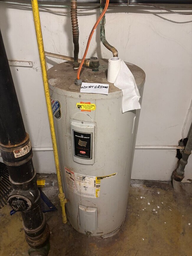 Building Photo - 3 Bedroom 1.5 Bath Home for rent