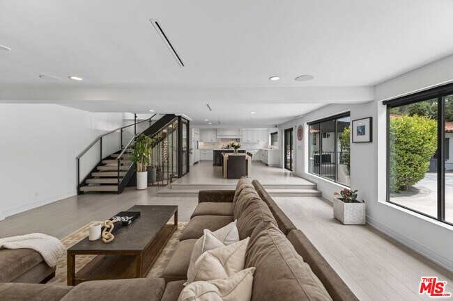 Building Photo - 760 S San Rafael Ave
