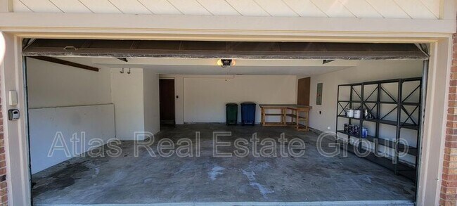 Building Photo - 322 NE Lincoln St