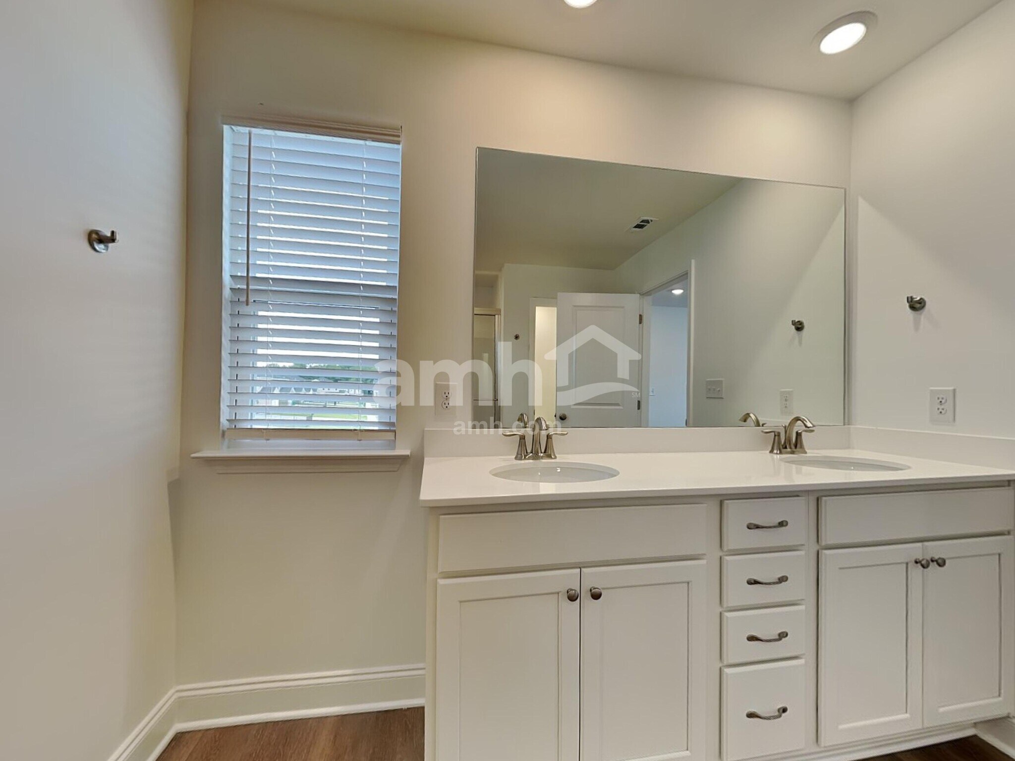 Building Photo - 220 Argea Dr