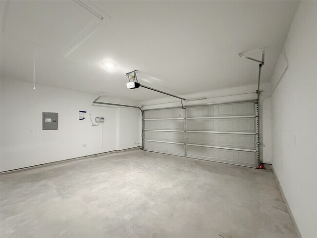 Building Photo - 1515 Las Cuevas Dr