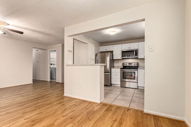 Building Photo - 2 Bed 1.5 Bath Updated Arvada Condo - Available June 5th