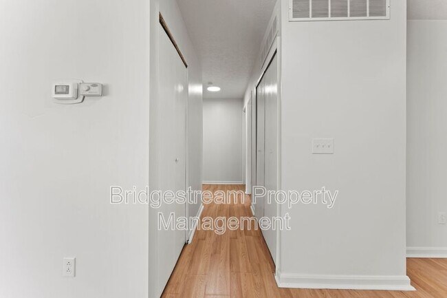 Building Photo - 924 Tradewind Dr